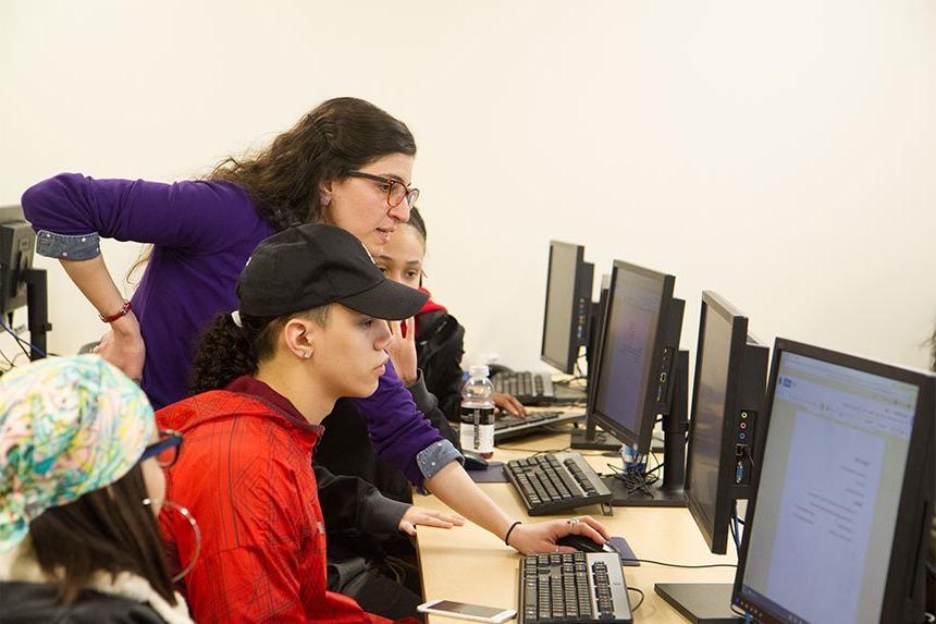 Sudents in computer lab